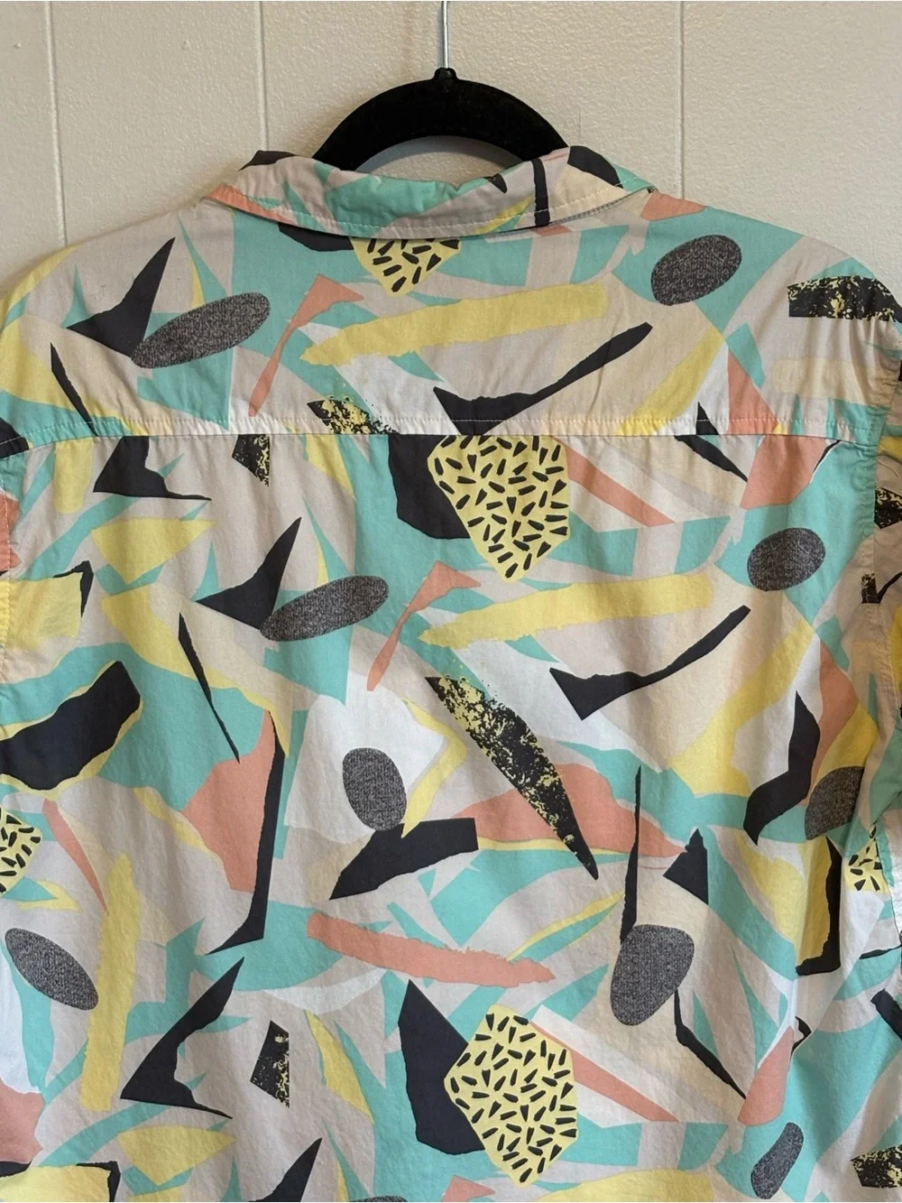 Distortion retro 80’s-90’s print button down short sleeve size L. EUC